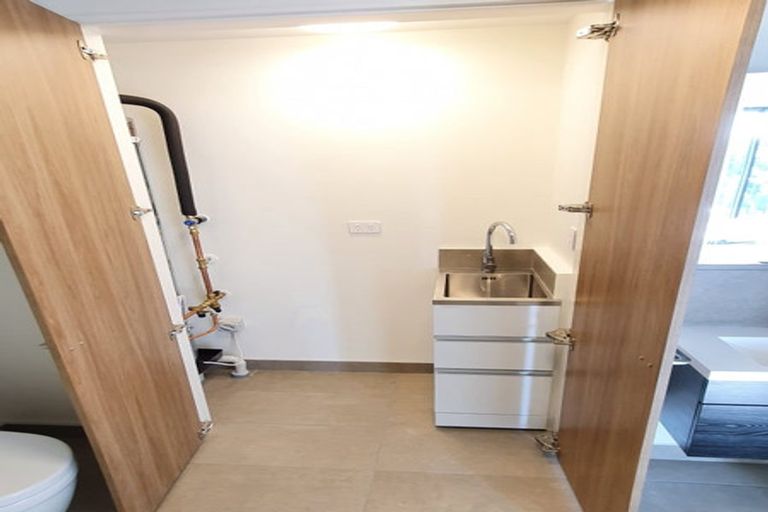 Photo of property in 94 Cambridge Terrace, Waterloo, Lower Hutt, 5011