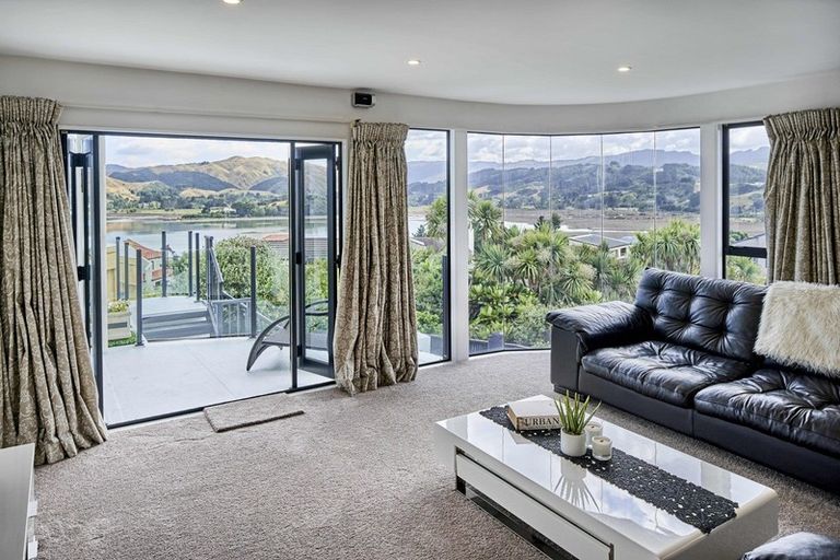 Photo of property in 17 Bowsprit Way, Whitby, Porirua, 5024