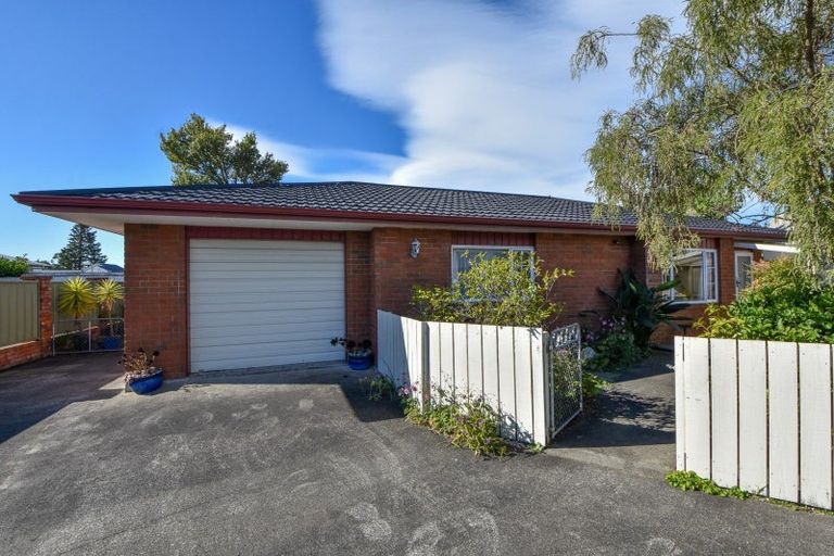 Photo of property in 72 Pembroke Street, Carterton, 5713