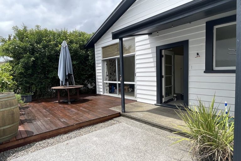 Photo of property in 17 Knowles Street, Terrace End, Palmerston North, 4410