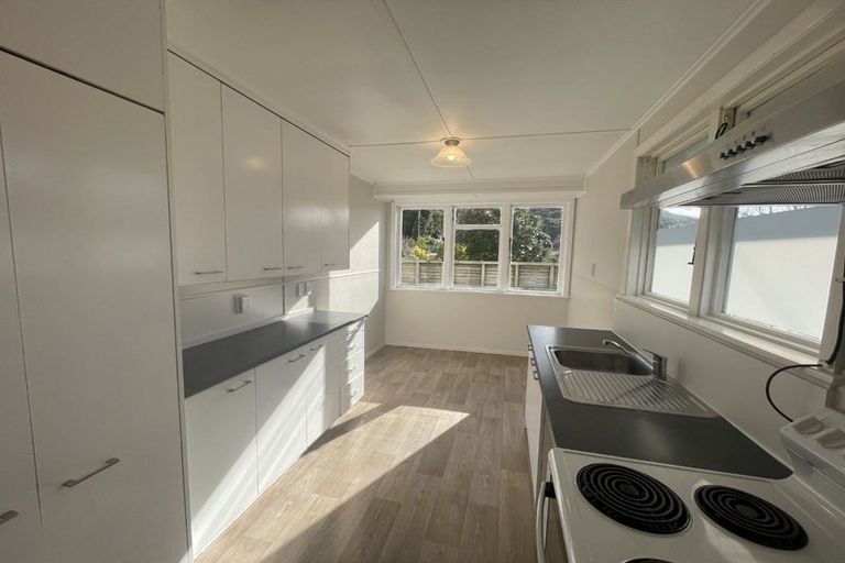 Photo of property in 8a Frederick Street, Tawa, Wellington, 5028