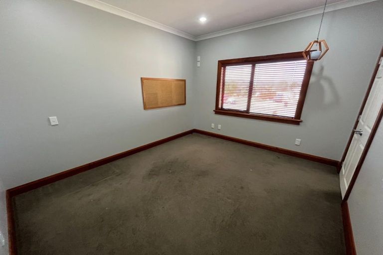 Photo of property in 70 Parnell Heights, Kelvin Grove, Palmerston North, 4414