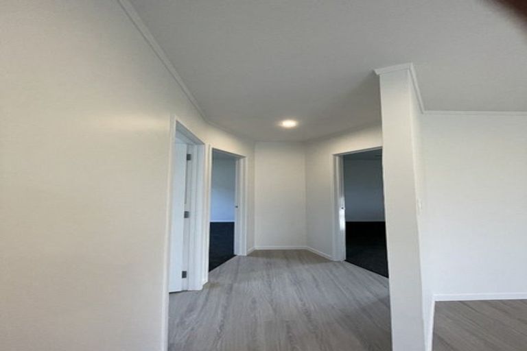 Photo of property in 21 Chilcott Road, Henderson, Auckland, 0612