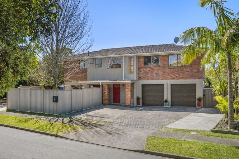 Photo of property in 4 Fitzpatrick Place, Chatswood, Auckland, 0626