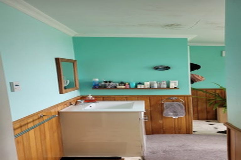 Photo of property in 17 Mouatt Street, Waitara, 4320