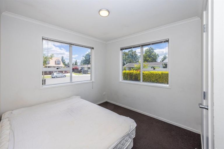 Photo of property in 12 Crescent Court, Melville, Hamilton, 3206
