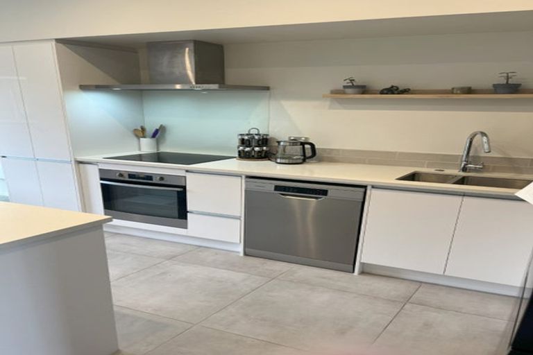 Photo of property in 32 Hobsonville Point Road, Hobsonville, Auckland, 0616