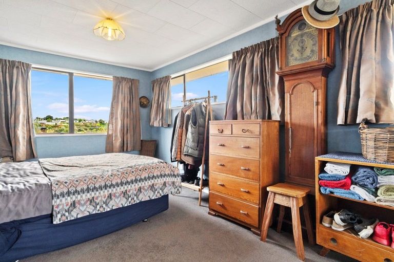 Photo of property in 64 Welcome Bay Road, Welcome Bay, Tauranga, 3112