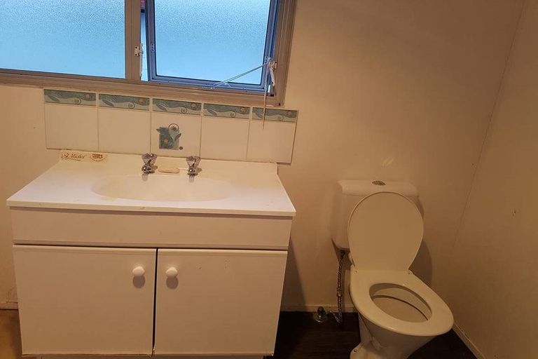 Photo of property in 2/12 Barneys Farm Road, Clendon Park, Auckland, 2103