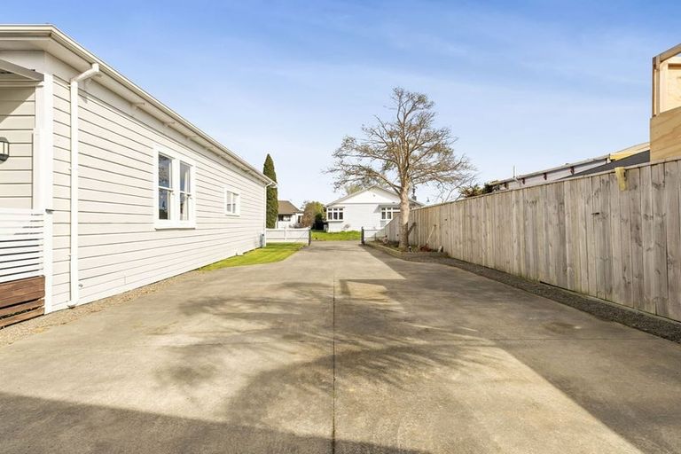 Photo of property in 17 Perrin Place, Kelvin Grove, Palmerston North, 4414