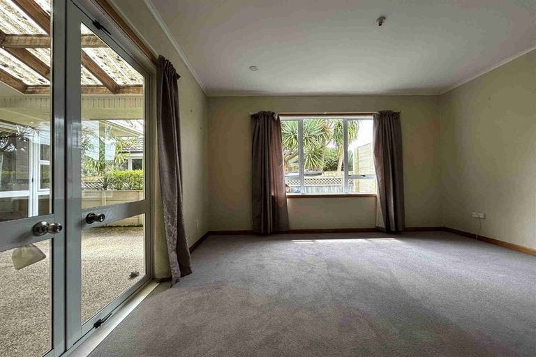 Photo of property in 58 Taikata Road, Te Atatu Peninsula, Auckland, 0610