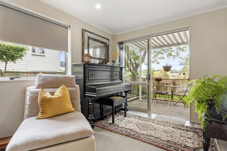 Photo of property in 17 Nimstedt Avenue, Oteha, Auckland, 0632