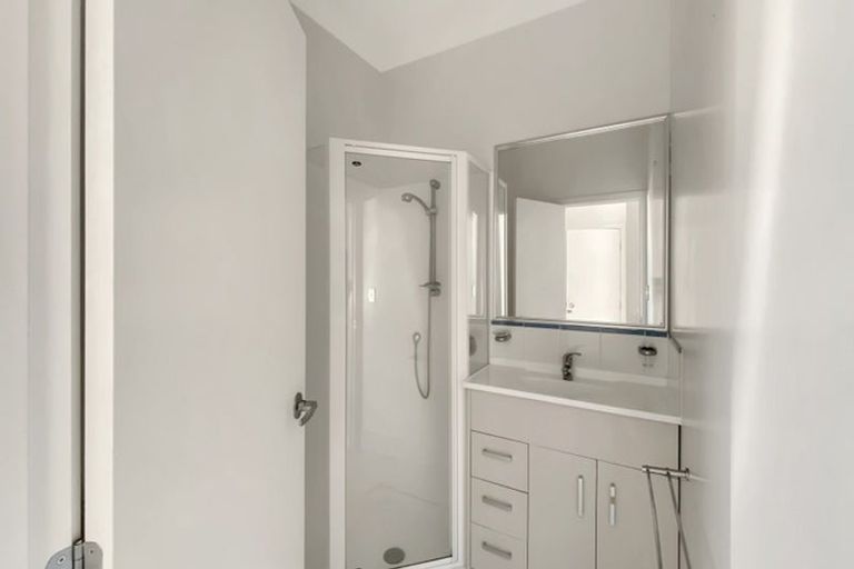 Photo of property in 11a Clearwater Cove, West Harbour, Auckland, 0618