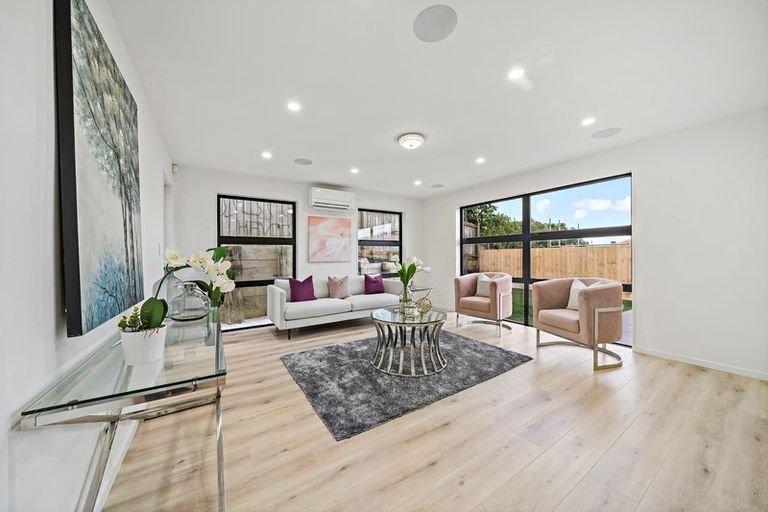 Photo of property in 11 Tawapou Close, Massey, Auckland, 0614