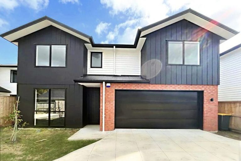 Photo of property in 6b Jern Place, Eastern Beach, Auckland, 2012