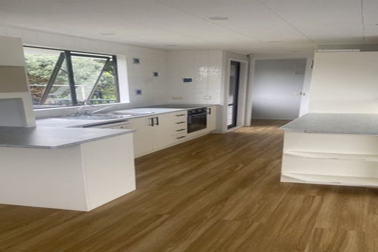 Photo of property in 41 Lavelle Road, Henderson, Auckland, 0612