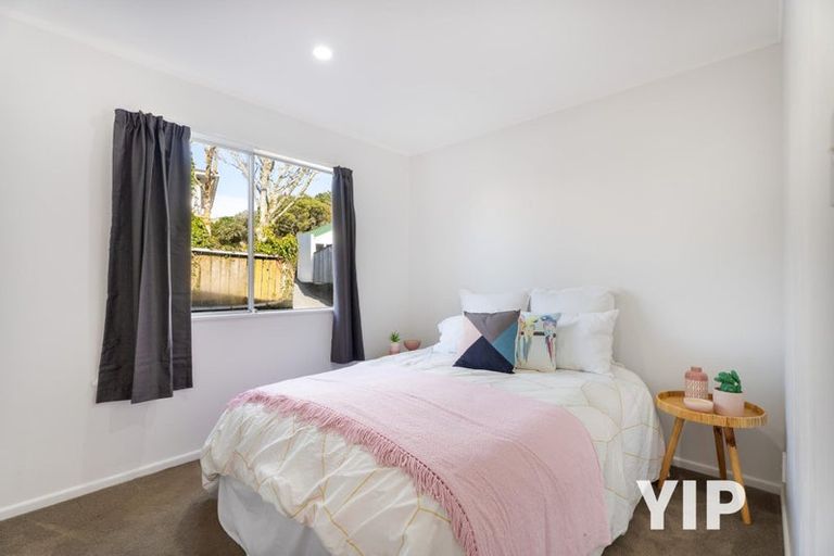Photo of property in 2/35 Horokiwi Road West, Newlands, Wellington, 6037
