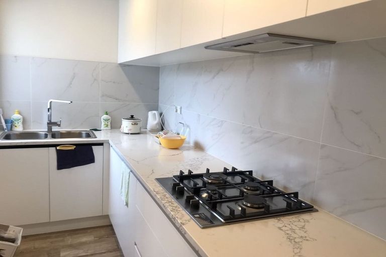 Photo of property in 18 Para Close, Fairview Heights, Auckland, 0632