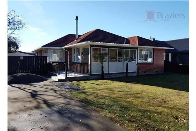 Photo of property in 338 Memorial Avenue, Burnside, Christchurch, 8053