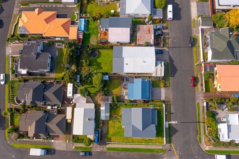 Photo of property in 94 Hine Street, New Plymouth, 4310