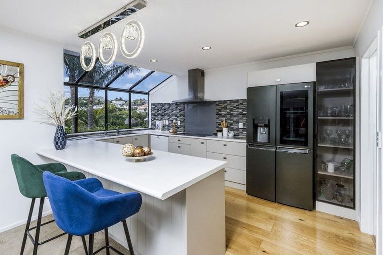 Photo of property in 2/20 Kiteroa Terrace, Rothesay Bay, Auckland, 0630