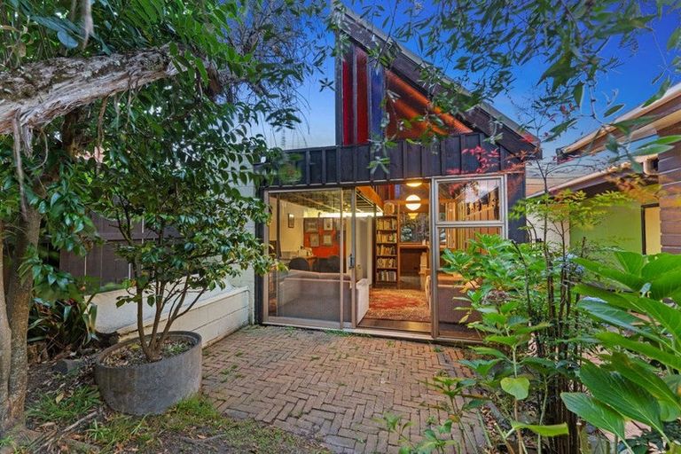 Photo of property in 57 Stanley Avenue, Milford, Auckland, 0620