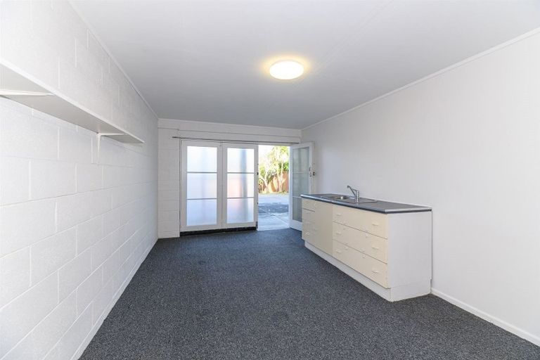 Photo of property in 1/38 Holland Road, Hillcrest, Auckland, 0627