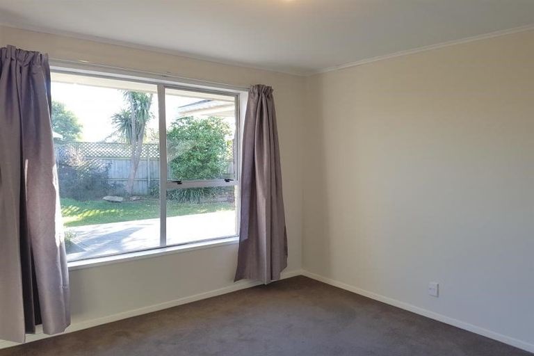 Photo of property in 4 Bolero Place, Parklands, Christchurch, 8083
