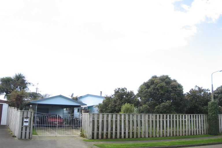 Photo of property in 10 Walker Crescent, Bulls, 4818