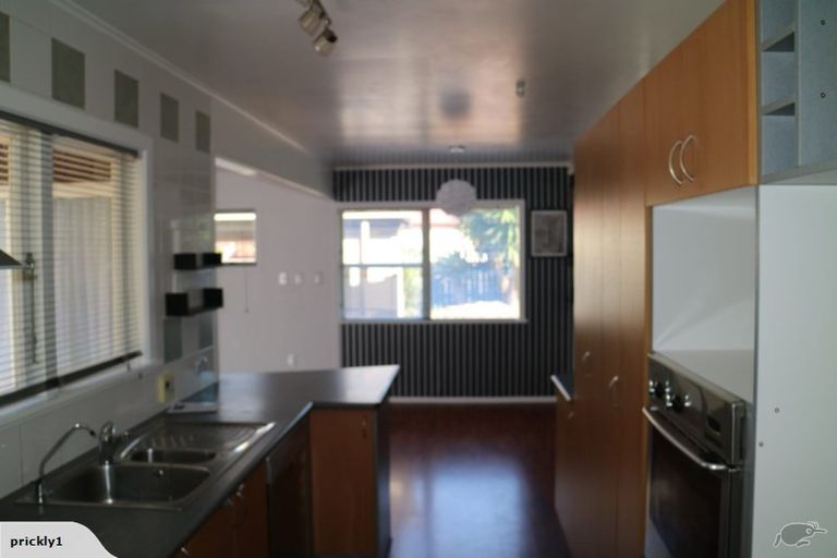Photo of property in 2 Taupo Street, Green Bay, Auckland, 0604
