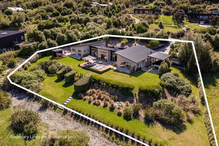 Photo of property in 13 Fantail Lane, Mount Creighton, Queenstown, 9371