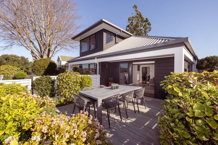 Photo of property in 253 Devonport Road, Tauranga, 3110