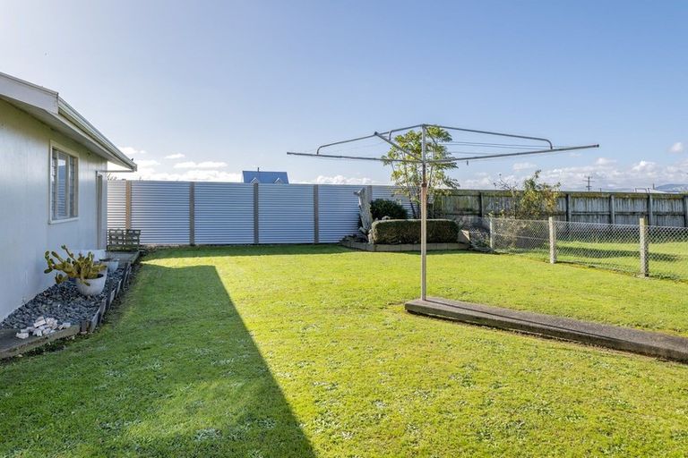 Photo of property in 10 Grenville Street, Levin, 5510