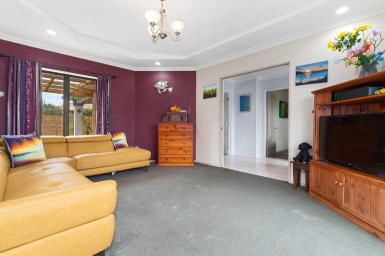 Photo of property in 61 Nielsen Gardens, Rototuna, Hamilton, 3210