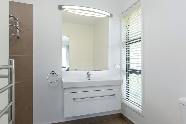 Photo of property in 27 Glentui Place, Waikawa, Picton, 7220