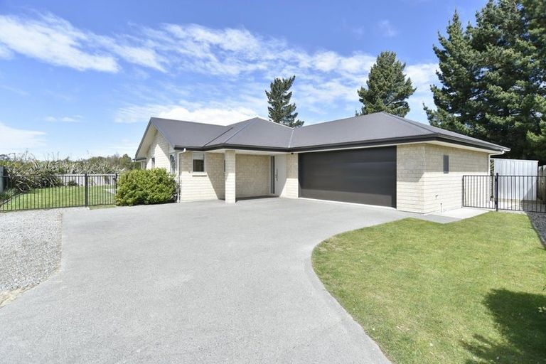 Photo of property in 12 Willowby Lane, Rangiora, 7400