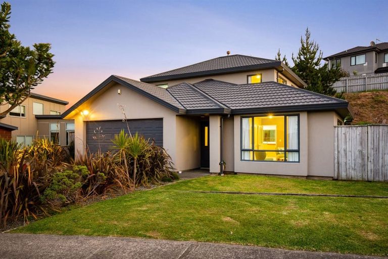 Photo of property in 15 Milford Street, Aotea, Porirua, 5024