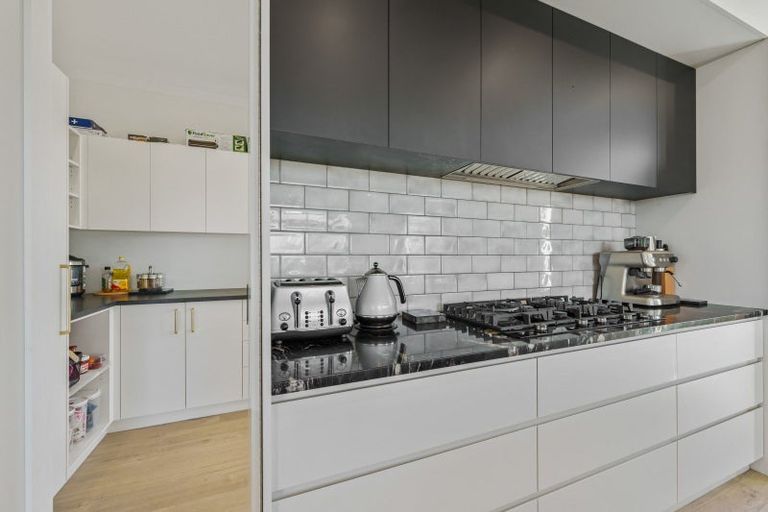 Photo of property in 67 Vaucluse Heights, Fitzherbert, Palmerston North, 4410