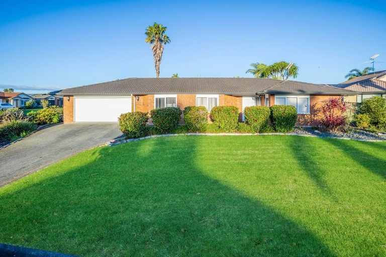 Photo of property in 20 Lothian Brae, Wattle Downs, Auckland, 2103