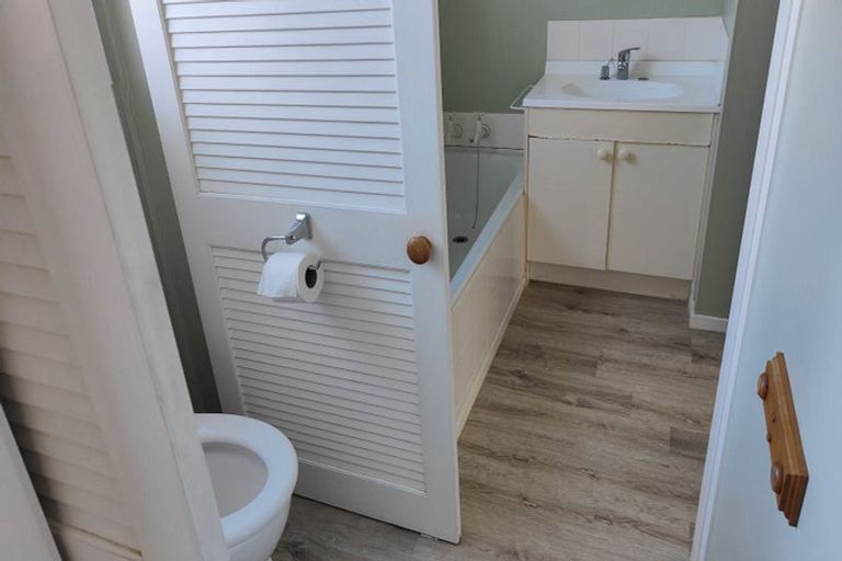 Photo of property in 27 Cheval Drive, Totara Vale, Auckland, 0629