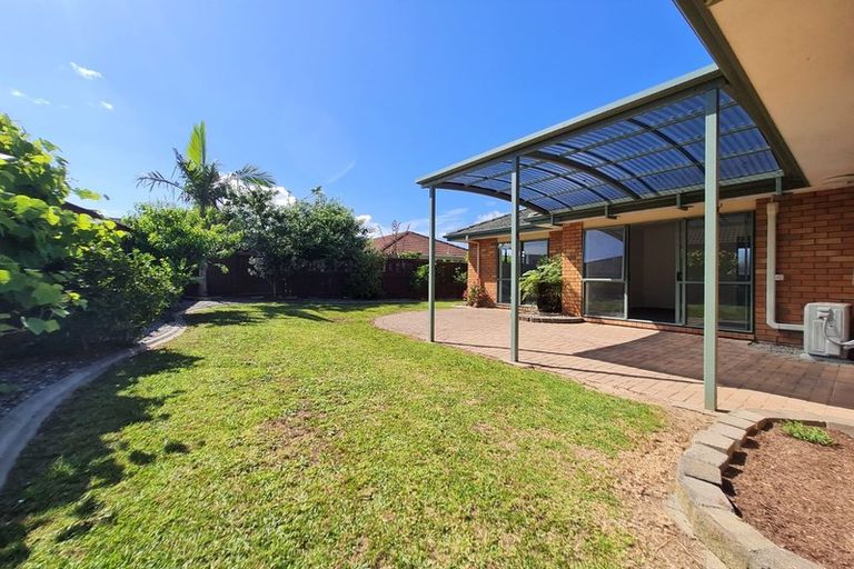 Photo of property in 33 Sandwick Drive, Weymouth, Auckland, 2103