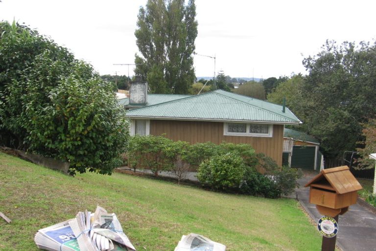 Photo of property in 1 Kelwyn Road, Kelston, Auckland, 0602