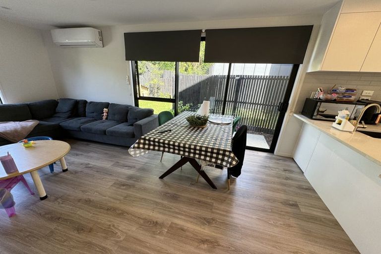 Photo of property in 7/37 Camelot Place, Glenfield, Auckland, 0629