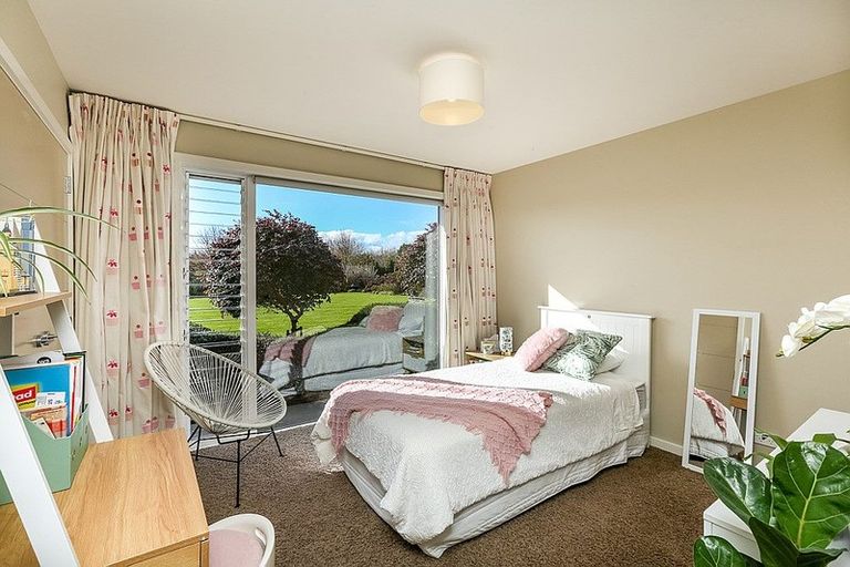 Photo of property in 50a Richmond Road, Brixton, New Plymouth, 4373