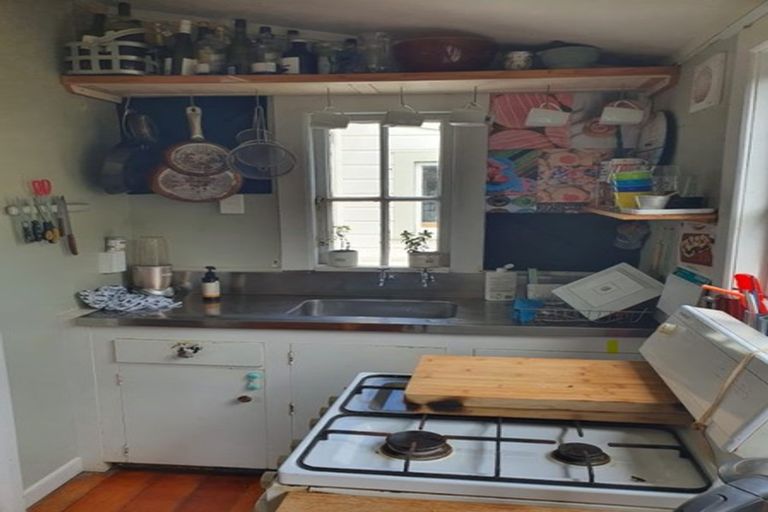 Photo of property in 180-182 Ohiro Road, Brooklyn, Wellington, 6021