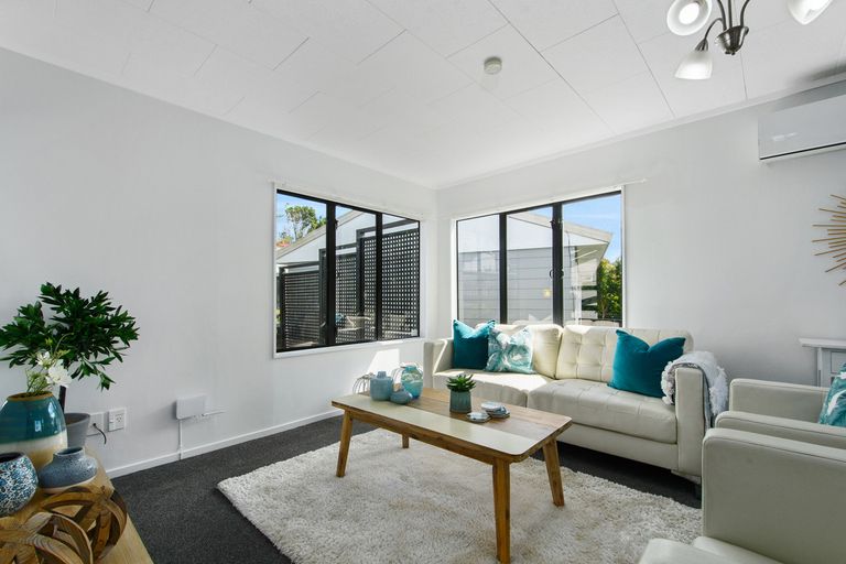 Photo of property in 39 Meadowvale Rise, Titirangi, Auckland, 0604