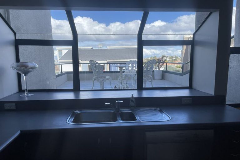 Photo of property in 4/6 City View Terrace, Birkenhead, Auckland, 0626