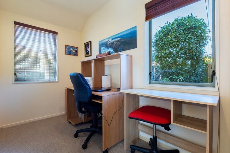 Photo of property in 8 Rewarewa Crescent, Waikanae, 5036