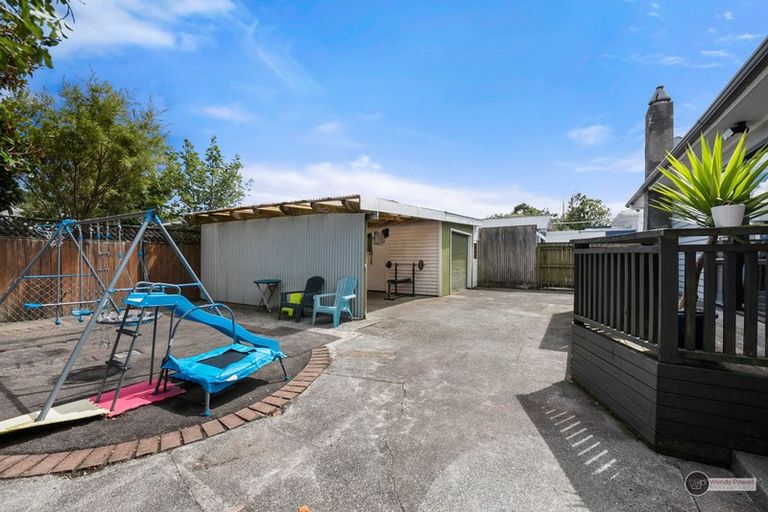 Photo of property in 32 Coast Road, Wainuiomata, Lower Hutt, 5014