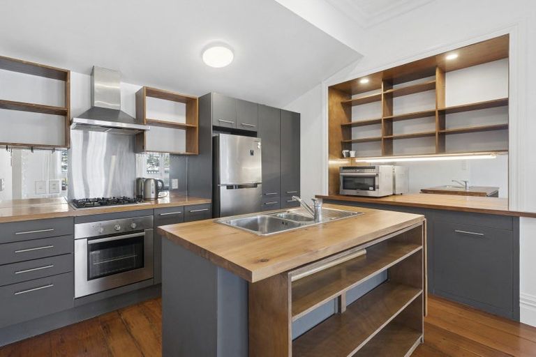 Photo of property in 17 Stafford Street, Mount Victoria, Wellington, 6011